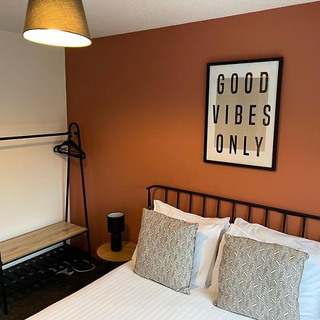 3 Bedroom House With Parking 맨체스터 외부 사진