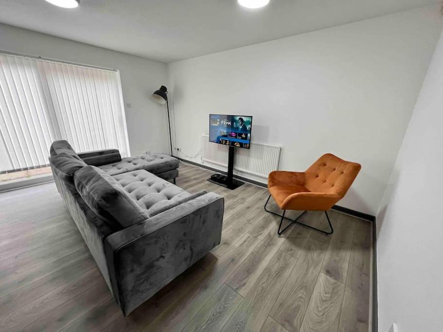 3 Bedroom House With Parking 맨체스터 외부 사진