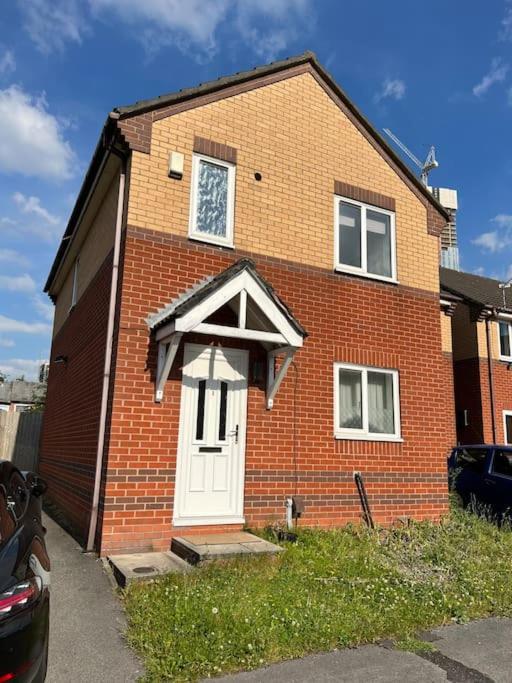 3 Bedroom House With Parking 맨체스터 외부 사진
