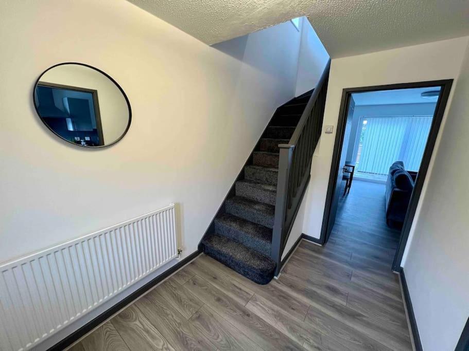 3 Bedroom House With Parking 맨체스터 외부 사진