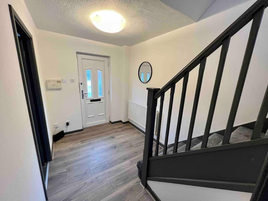 3 Bedroom House With Parking 맨체스터 외부 사진