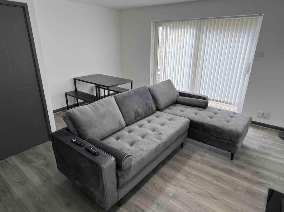 3 Bedroom House With Parking 맨체스터 외부 사진