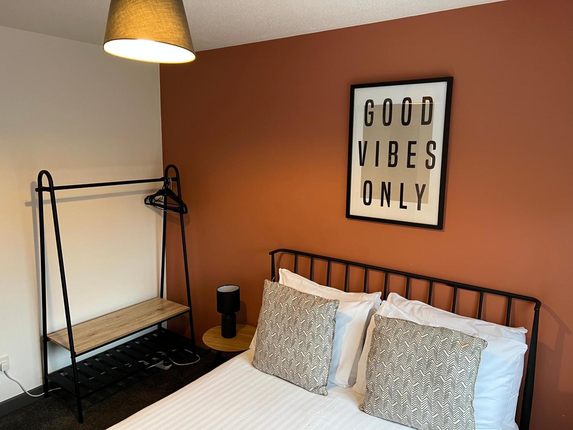 3 Bedroom House With Parking 맨체스터 외부 사진